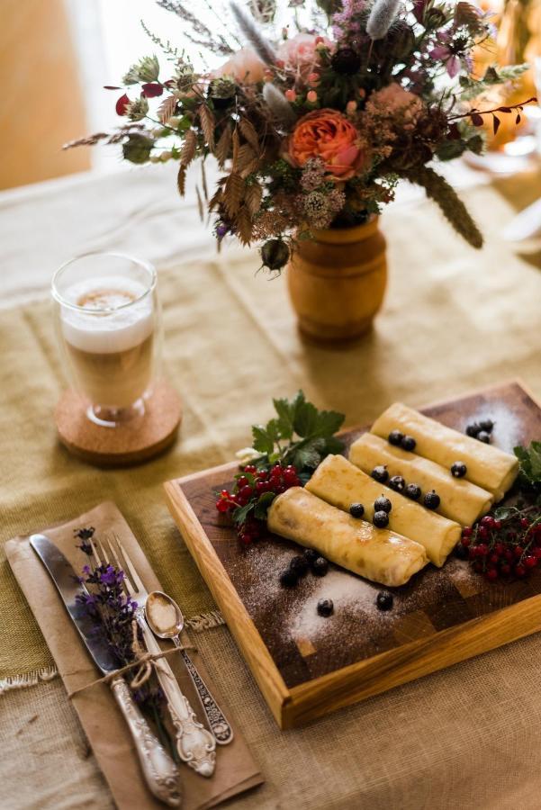 Golden Park Apartments Umanʼ エクステリア 写真