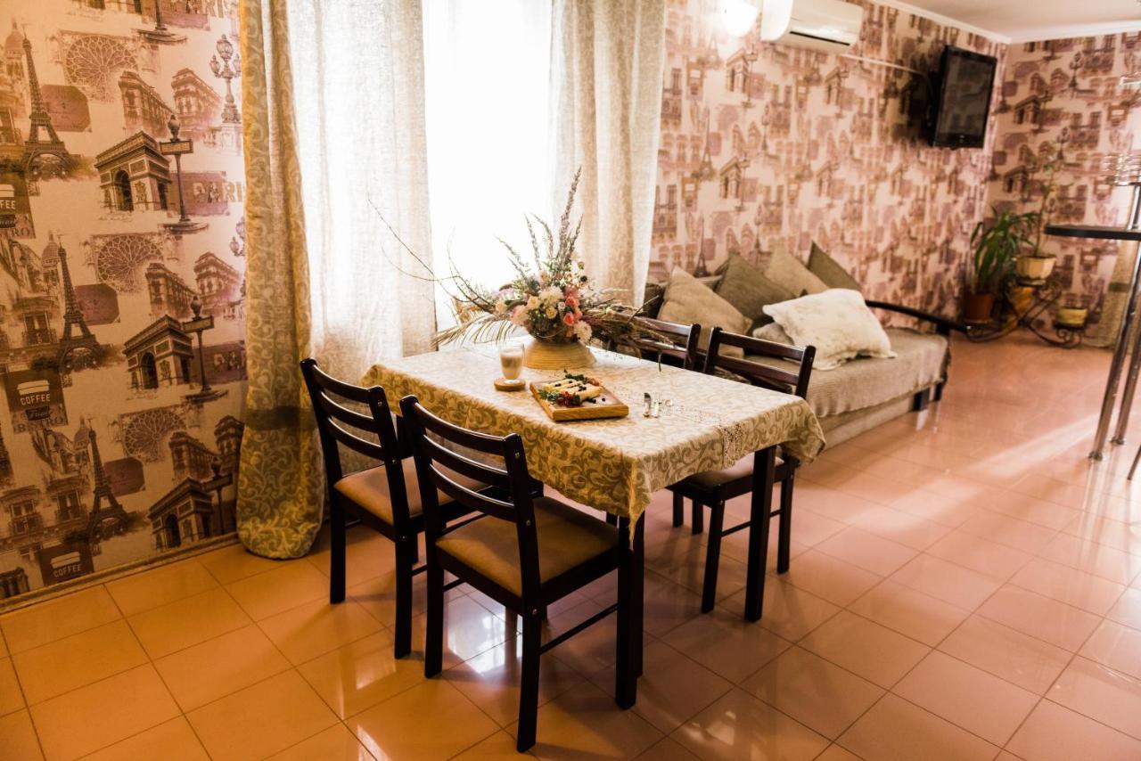 Golden Park Apartments Umanʼ エクステリア 写真