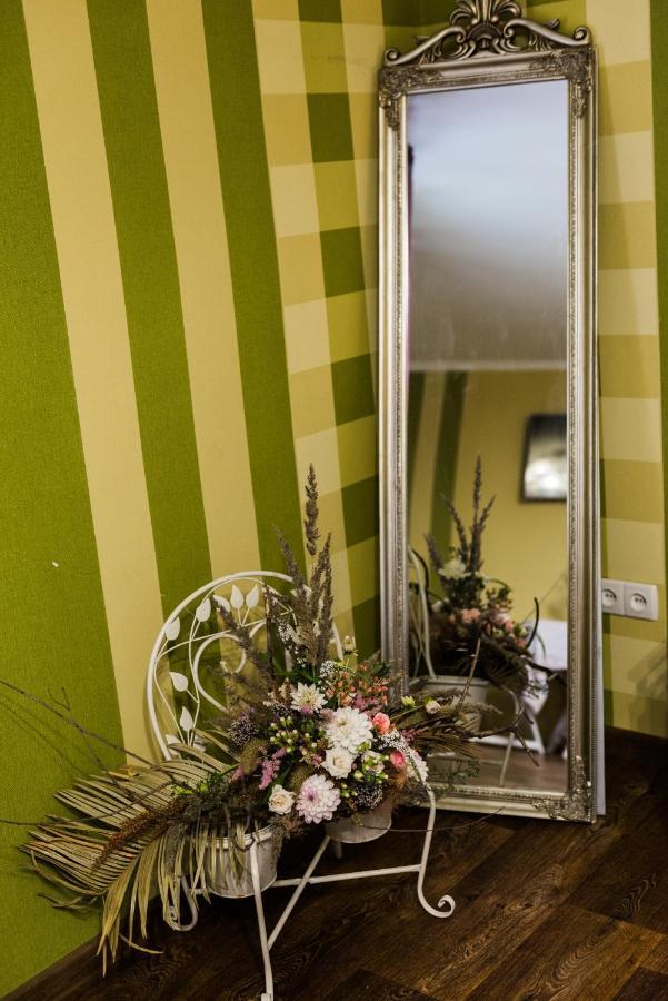 Golden Park Apartments Umanʼ エクステリア 写真
