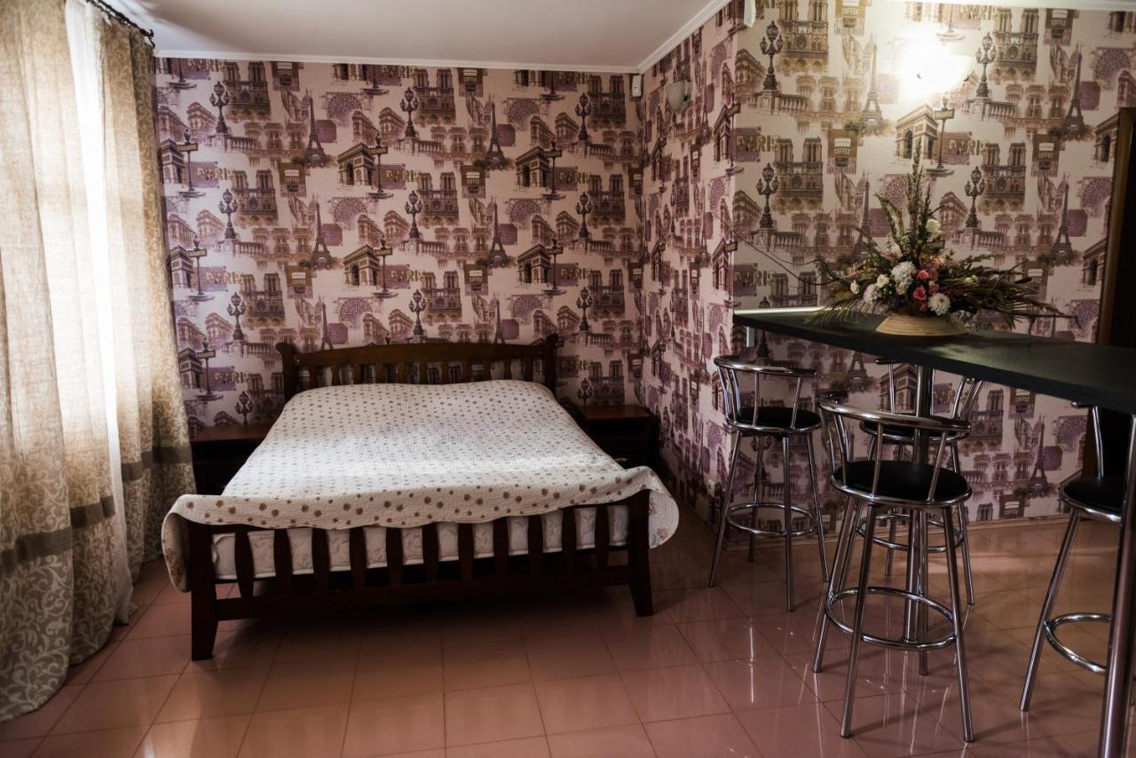 Golden Park Apartments Umanʼ エクステリア 写真