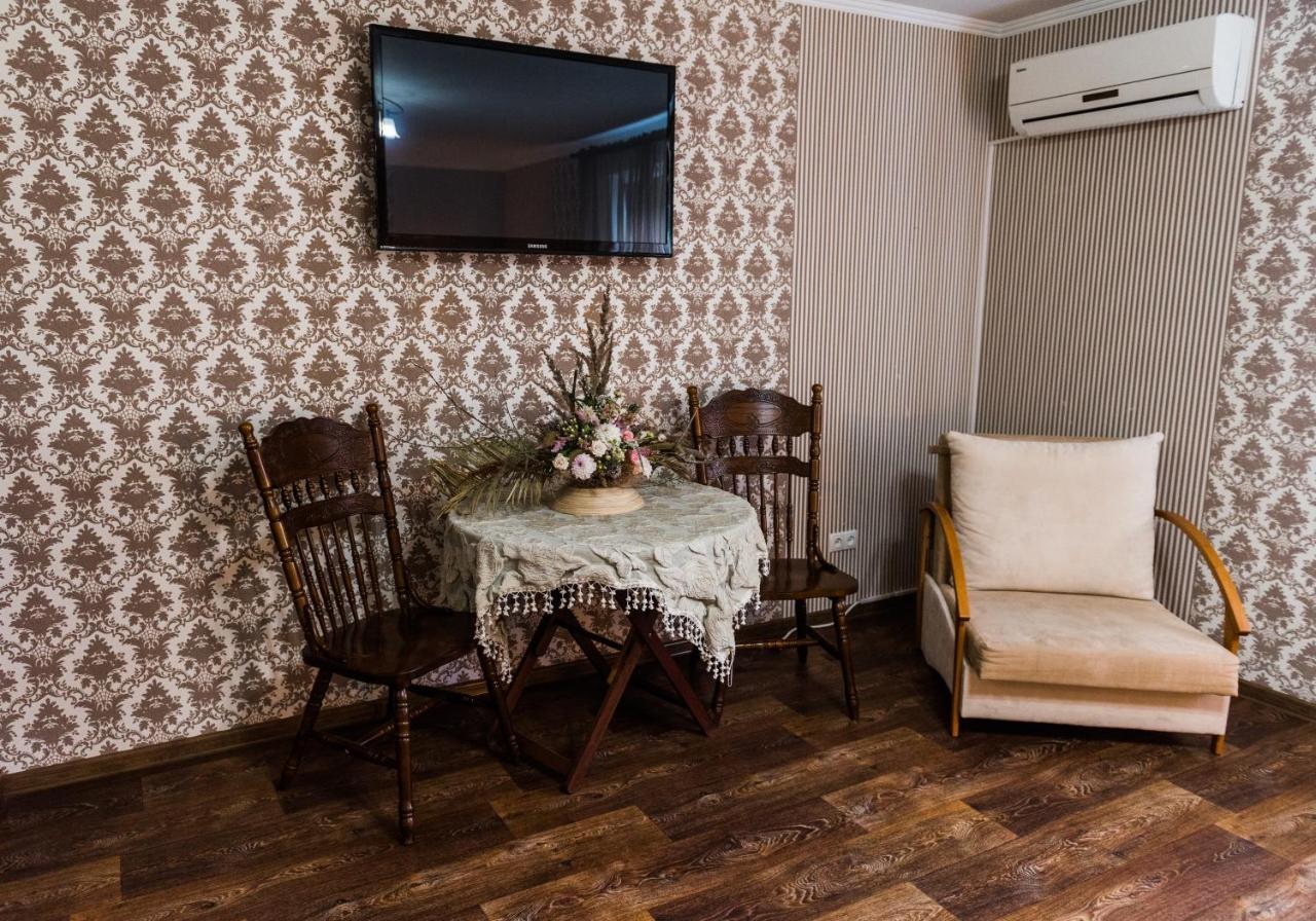Golden Park Apartments Umanʼ エクステリア 写真