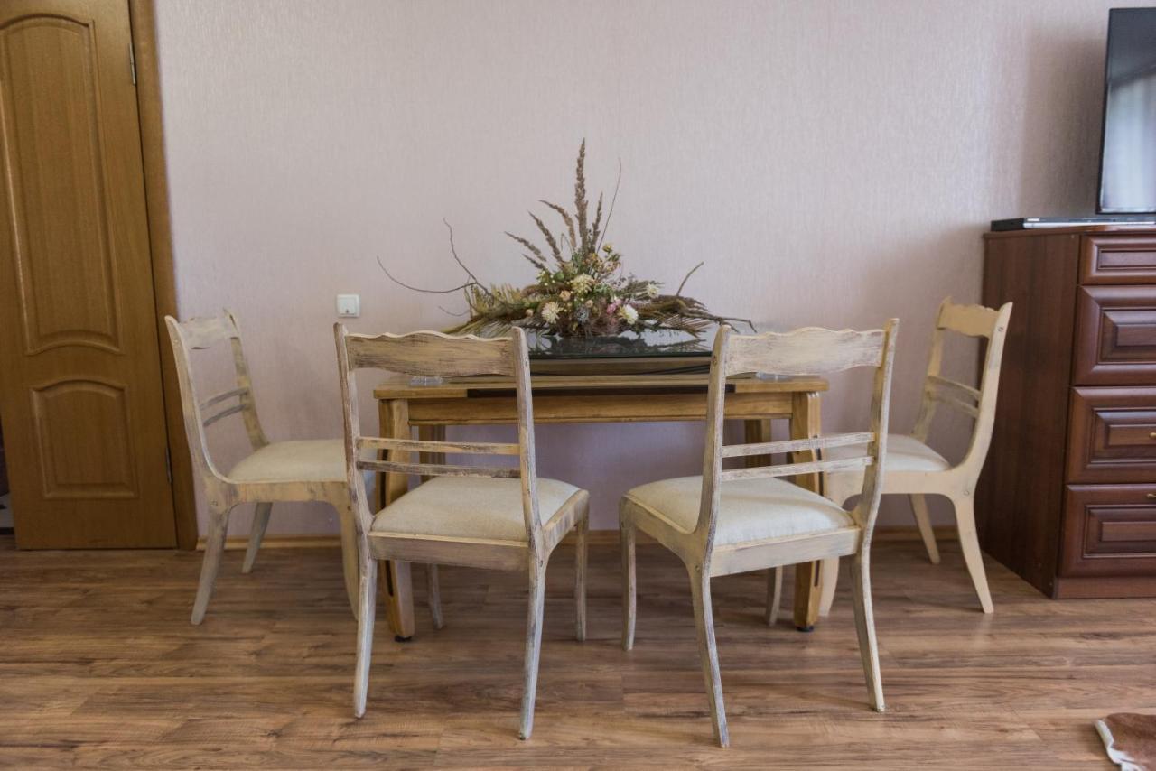 Golden Park Apartments Umanʼ エクステリア 写真