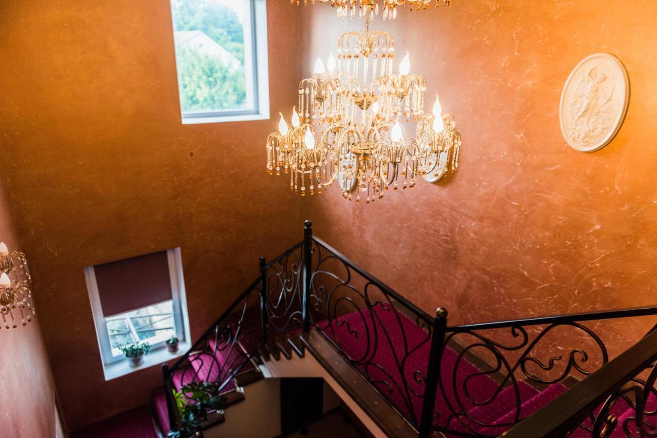 Golden Park Apartments Umanʼ エクステリア 写真