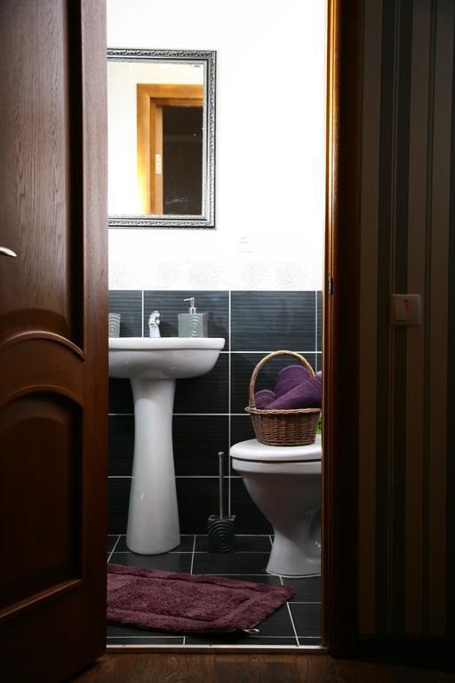 Golden Park Apartments Umanʼ エクステリア 写真