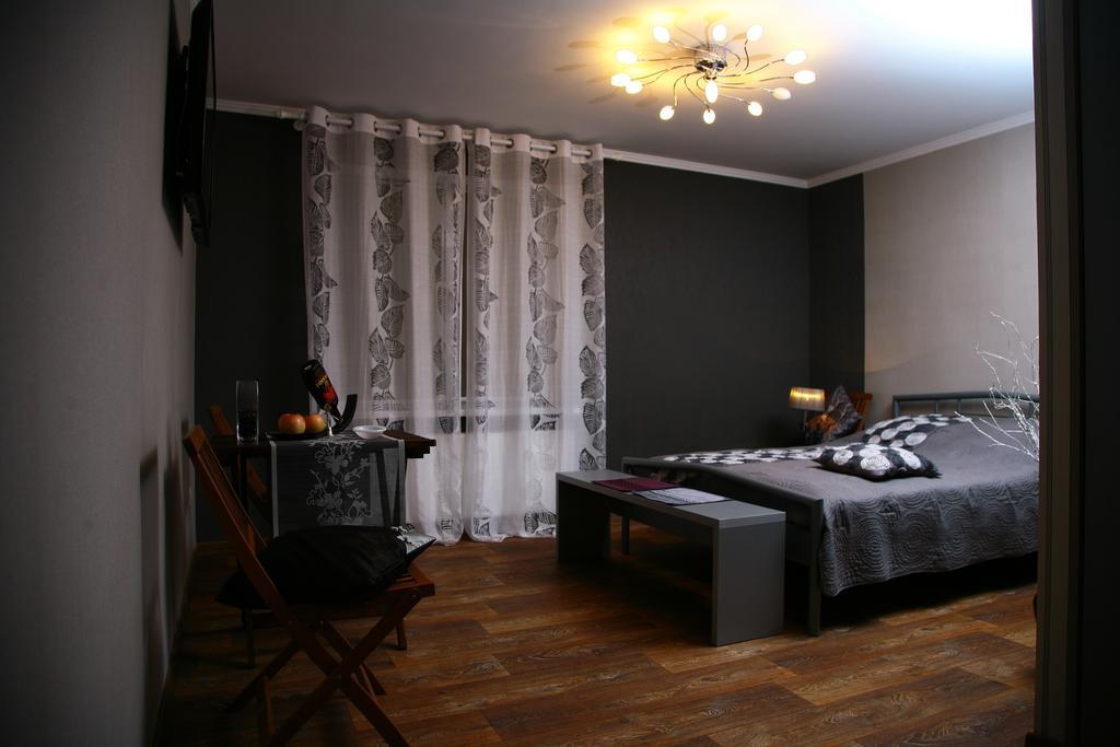 Golden Park Apartments Umanʼ エクステリア 写真
