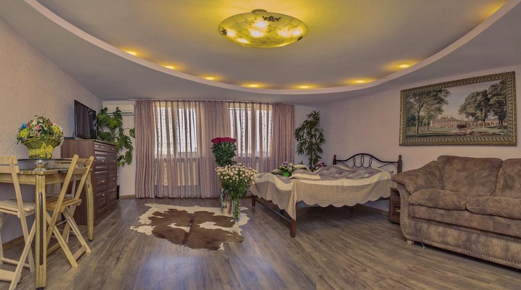 Golden Park Apartments Umanʼ エクステリア 写真
