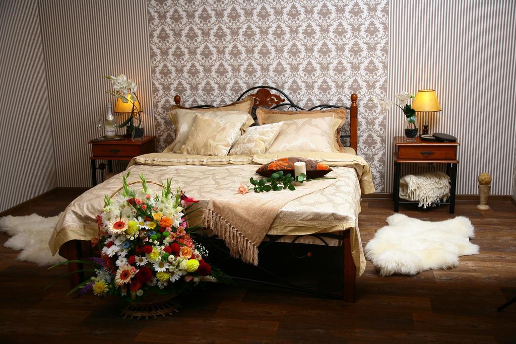 Golden Park Apartments Umanʼ エクステリア 写真