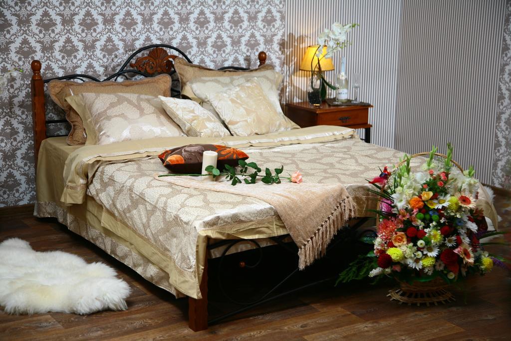 Golden Park Apartments Umanʼ エクステリア 写真